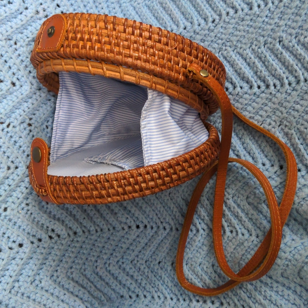Woven Rattan Circular Bag - Picture 3 of 4